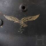Stahlhelm M40 der Luftwaffe mit 1 Helmabzeichen, T769 - Foto 6