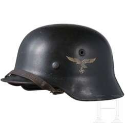 Stahlhelm M40 mit 1 Abzeichen