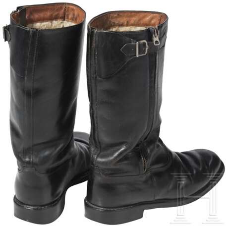 Ein Paar Fliegerstiefel - фото 2