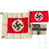 Lotsen-Flagge Nr. 1, Wimpel der Reichskriegsfahne und NSDAP-Handfahne - Foto 1