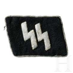A Right Collar Tab with Runes for SS Officers