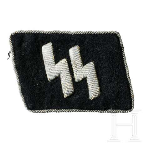 A Right Collar Tab with Runes for SS Officers - фото 1