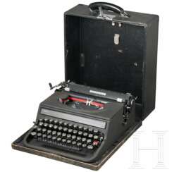 SS-Dienstschreibmaschine des italienischen Herstellers Olivetti vom Typ "Studio 42"