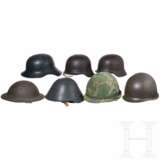 Sieben internationale Stahlhelme, 20. Jhdt. - photo 1