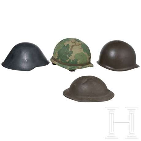 Sieben internationale Stahlhelme, 20. Jhdt. - photo 4