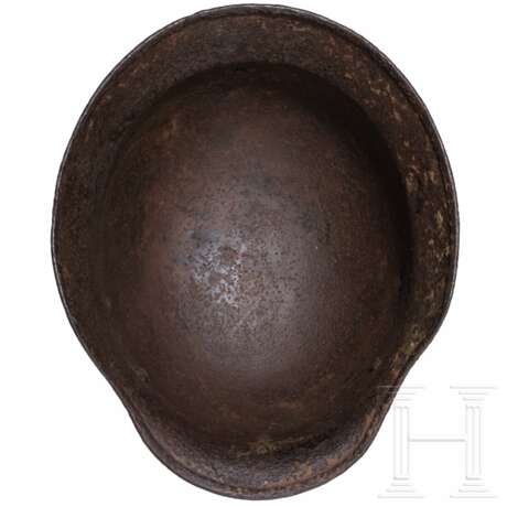 Sieben internationale Stahlhelme, 20. Jhdt. - photo 6