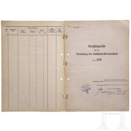 Martin Bormann - eigenhändige Unterschrift auf dem Verleihungsantrag zum Luftschutz-Ehrenzeichen 1. Klasse - photo 2