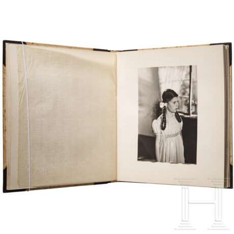 Joseph Goebbels - Geschenkfotoalbum zu seinem 42. Geburtstag 1939 mit 27 Aufnahmen seiner Kinder - photo 7