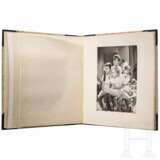 Joseph Goebbels - Geschenkfotoalbum zu seinem 42. Geburtstag 1939 mit 27 Aufnahmen seiner Kinder - photo 10