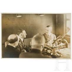 Adolf Hitler und Carl Mannerheim - jeweils eigenhändige Unterschrift auf einem Pressefoto
