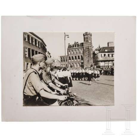 Arthur Seyss-Inquart - 60 großformatige Fotos aus seinem Privatbesitz, größtenteils Den Haag, um 1940/42 - photo 4