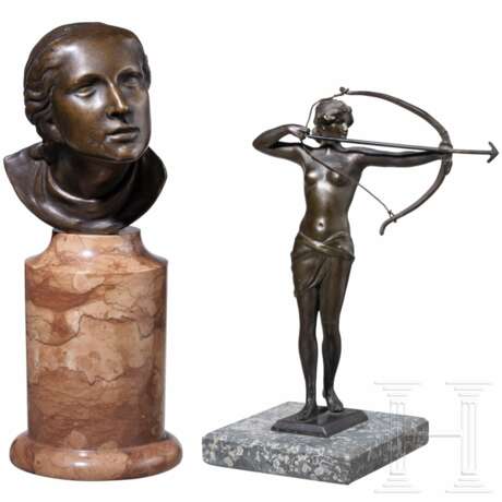 Bronzestatuette einer Amazone mit Pfeil und Bogen - photo 1