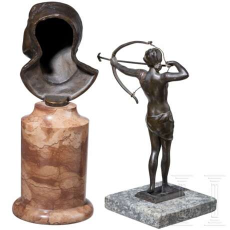 Bronzestatuette einer Amazone mit Pfeil und Bogen - photo 2