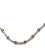 Übersicht. Riviere Brillanten und orangefarbene Saphire Armband