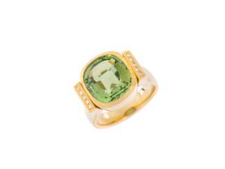 Ring mit grünem Turmalin und Brillanten
