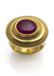 Ring mit einem Rubin