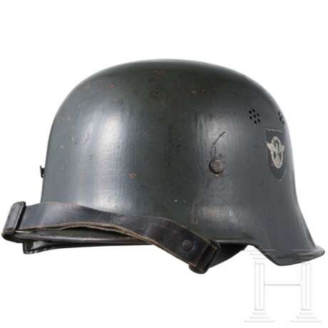 Stahlhelm M 34 für die Polizei mit beiden Abzeichen - photo 1