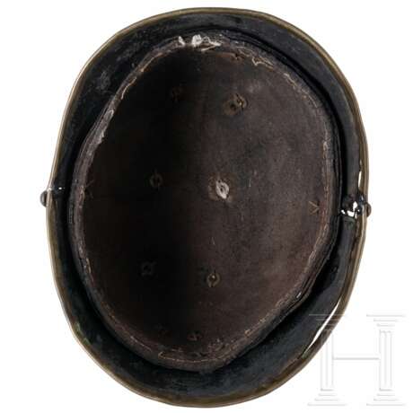 Schirmmütze und fünf Helme der Feuerwehr - Foto 9