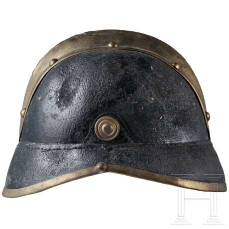 Schirmmütze und fünf Helme der Feuerwehr - Foto 17