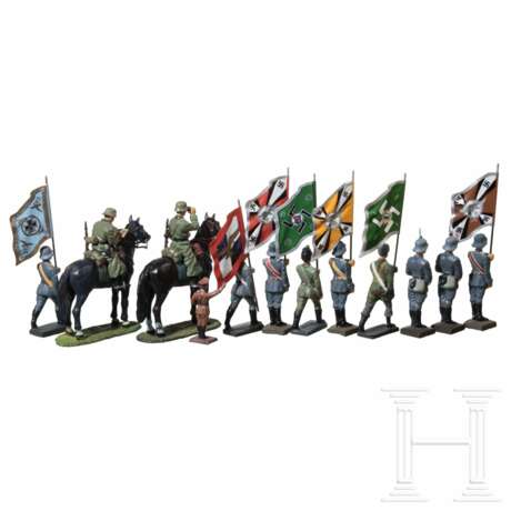 44 Duscha-Lineol-Soldaten mit Fahnenträgern, kämpfenden und Soldaten zu Pferd - фото 7