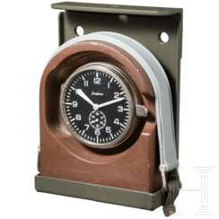 Stationsuhr der Bundeswehr mit Metallhalterung, Junghans