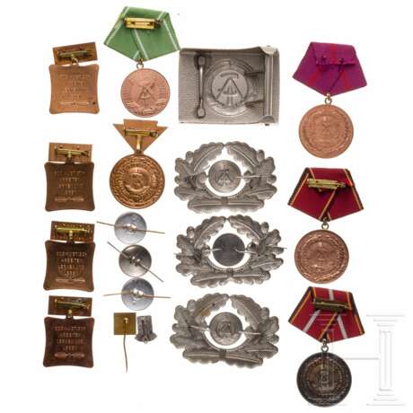 Sammlung DDR-Auszeichnungen und Effekten - photo 2