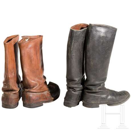 Zwei Paar Stiefel, Sporen und Skiäufsätze - Foto 2