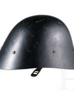 The Netherlands. Stahlhelm mit Ärmelschild, Luftschutzbund (LBD)