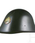 Romania. Stahlhelm M73/80 mit Paradeabzeichen