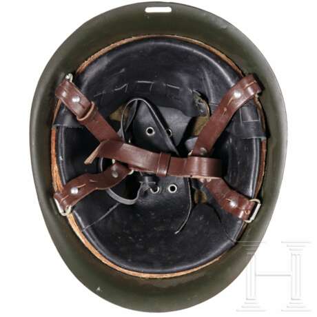 Stahlhelm M73/80 mit Paradeabzeichen - photo 3