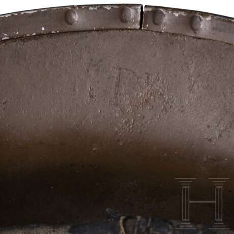 Britischer Brodie-Helm MK II mit Nationalwappen der Tschechoslowakei - photo 5