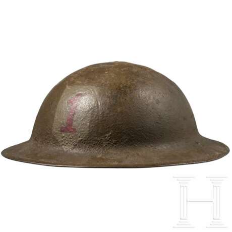 Stahlhelm M 17 "Brodie" eines Veteranen der 1. Infantry Division "Big Red One" - photo 1
