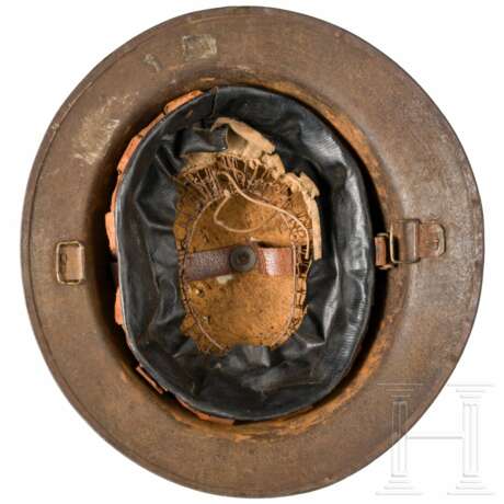Stahlhelm M 17 "Brodie" eines Veteranen - photo 3