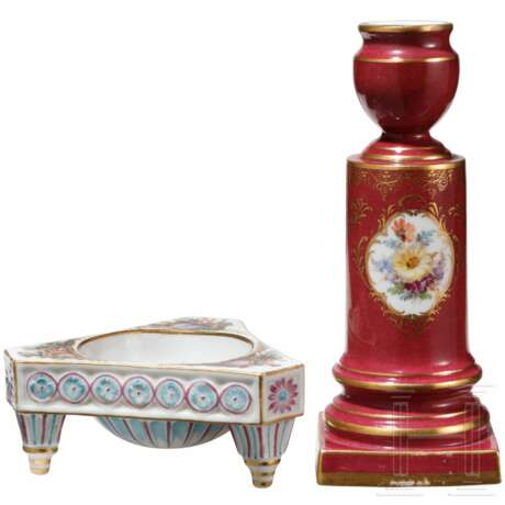 Dreikantige Saliere mit Watteau-Malerei und Kerzenleuchter, Meissen, um 1800/1850 - Foto 2