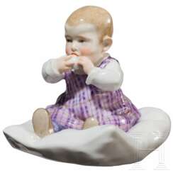 Hentschelkind bzw. "Kind auf einem Kissen sitzend", Konrad Hentschel, 1905 (Modell), Meissen, vor 1924 (Ausführung)