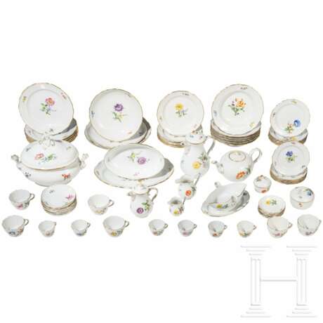56-teiliges Meissen-Service mit Streublume-Dekor (Bunte Blume), 20. Jhdt. - Foto 1