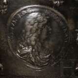 Bedeutender, großer Apothekenmörser mit Bildnis Ludwigs XIV., datiert 1692 - Foto 4