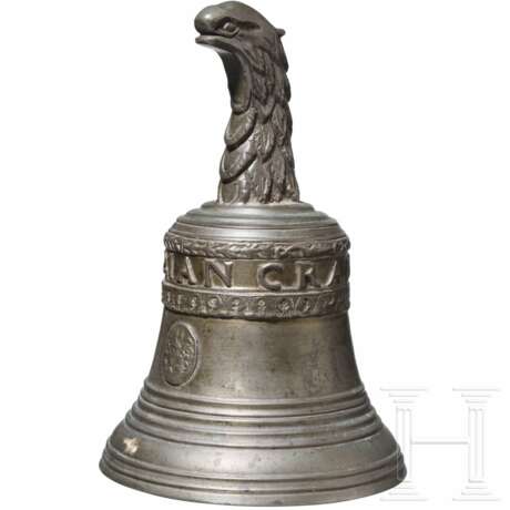 Handglocke aus Bronze, flämisch, datiert 1722 - photo 1