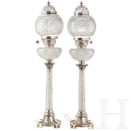 Ein Paar große Kristall-Tischlampen mit Silbermontur, Russland, Moskau, Shanks & Co., 1895 - photo 1