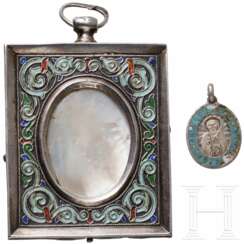 Cloisonné-Email-Miniaturrahmen und silberner Miniatur-Ikonenanhänger, Russland, um 1900