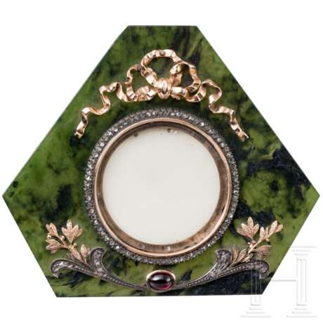 Mit Gold und Diamanten besetzter Nephrit-Fotorahmen im Stil von Fabergé - photo 2