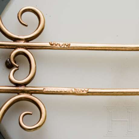 Mit Gold und Diamanten besetzter Nephrit-Fotorahmen im Stil von Fabergé - photo 4
