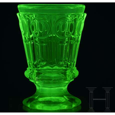 Reliefierter Uranglas-Becher, wohl Russland, Maltsov-Fabrik, 19. Jhdt. - Foto 2