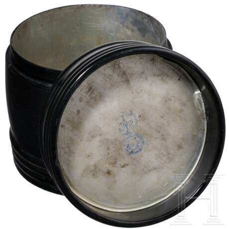 Lack-Tabakdose "Kavallerieoffizier mit zwei Pferden", Russland, Ostaschkow, Werkstatt Osip F. Wischnjakow mit Söhnen, 1872-88 - photo 2