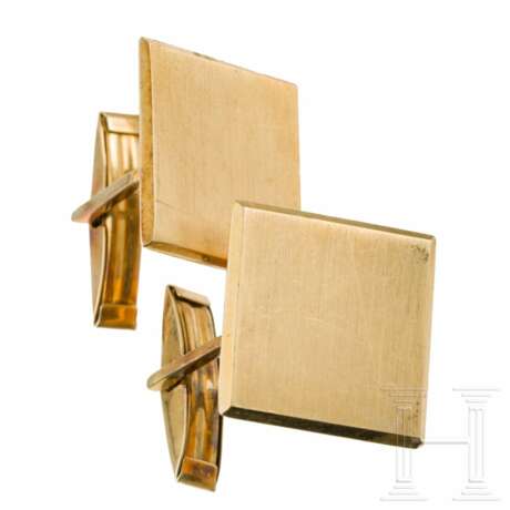 Ein Paar goldene Manschettenknöpfe - photo 1