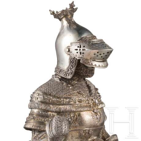 Historismusfigur eines Ritters nach den Figuren am Grab von Maximilian I. ("Schwarze Mander") in der Innsbrucker Hofkirche, Hanau, Neresheimer & Söhne (gegr. 1893), um 1900 - photo 4