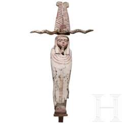 Bemalte hölzerne Figur des Ptah-Sokar-Osiris mit Schutikrone, Spätzeit bis ptolemäisch, Mitte 1. Jtsd. v. Chr. - 100 v. Chr.
