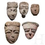 Fünf altägyptische Mumienmasken aus Holz, Spätzeit oder ptolemäisch, Mitte 1. Jtsd. v. Chr. - 1. Jhdt. v. Chr. - photo 1