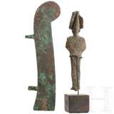 Bronzestatuette des Osiris und bronzene Maat-Feder, Spätzeit, mittleres Drittel 1. Jtsd. v. Chr. - photo 2