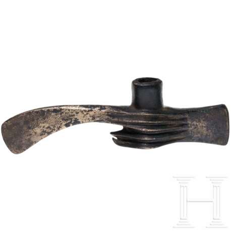 Bronzene Scheinaxt ungewöhnlicher Formgebung, Luristan, 12. - 10. Jhdt. v. Chr. - photo 1